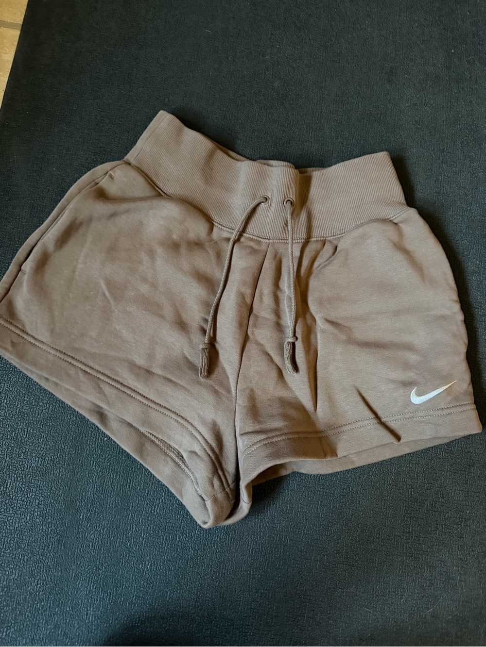 🤎Nike Women's High-rise phoenix fleece shorts